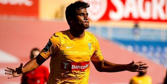 里尔迎葡超关键赛，集结日篮板制胜，引发热议，赛程密集仍需轮换(费内巴切vs里尔复盘分析)