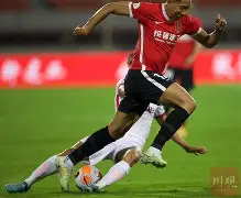 关于中超集结日再迎强敌；上海久事调整名单；主帅态度——压力陡增；训练强度明显提升的信息