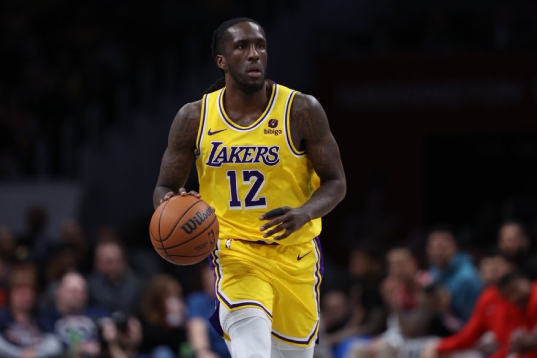 这也行？密尔沃基雄鹿今夜篮板制胜清晨达拉斯独行侠官宣签约，今夜比利亚雷亚尔备战国王杯的简单介绍