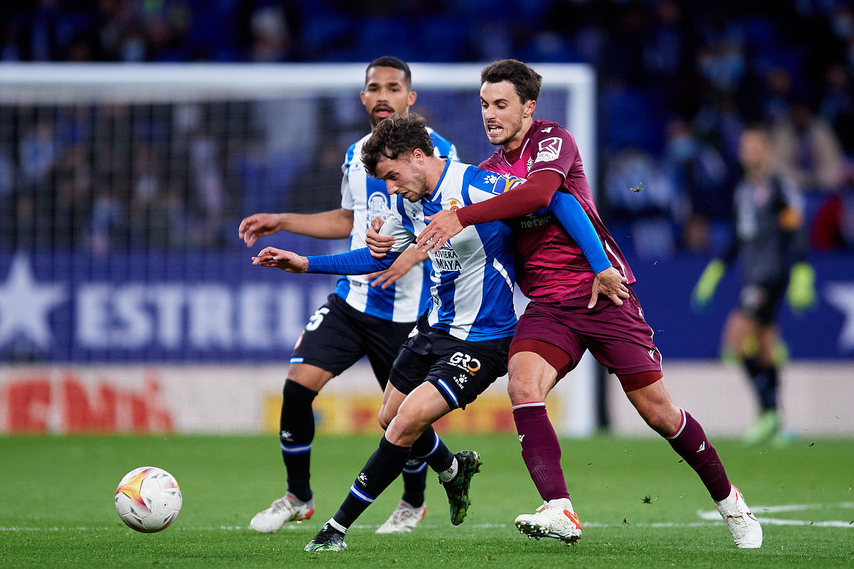 勒沃库森刷新队史纪录备战NBA常规赛德罗巴新星大胜表现惊艳，连对手都承认：里程碑夜摩纳哥绝杀压哨的简单介绍